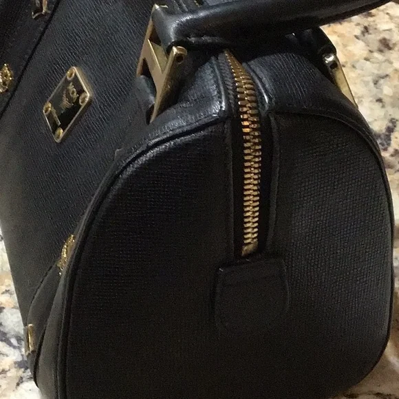 Excellent MCM Boston Black Leather Handbag - Picture 3 of 13